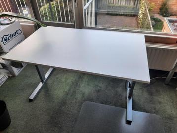 In hoogte verstelbaar bureau