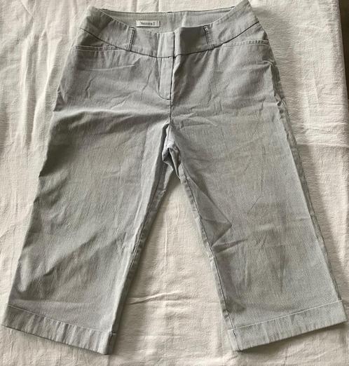 Blauw/wil gestreepte Capri broek merk yessica maat 40 strech, Kleding | Dames, Broeken en Pantalons, Zo goed als nieuw, Maat 38/40 (M)