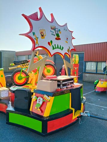 Te koop loopgroep carnaval beschikbaar voor biedingen