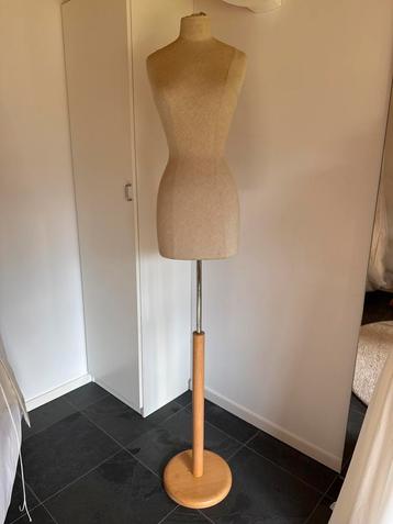 Buste Paspop op Houten Voet - Maat 36/38 beschikbaar voor biedingen