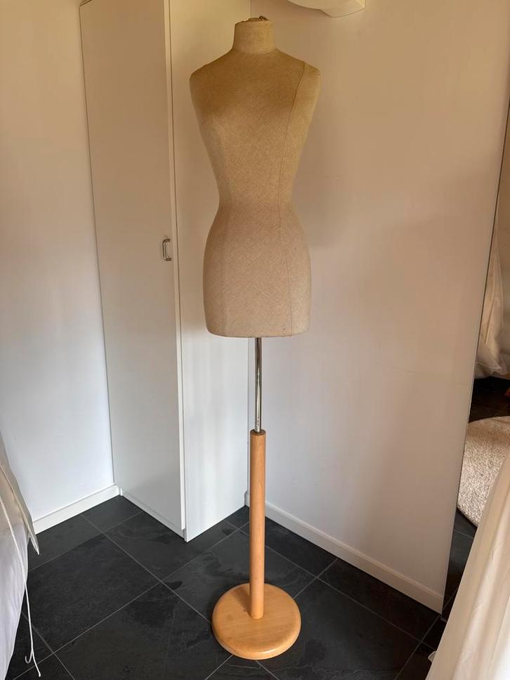 Buste Paspop op Houten Voet - Maat 36/38, Hobby en Vrije tijd, Naaien en Fournituren, Zo goed als nieuw, Ophalen of Verzenden