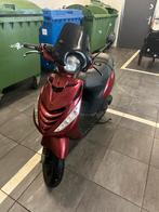 Rode zip 2022 8000 km, Fietsen en Brommers, Scooters | Piaggio, Ophalen of Verzenden, Zo goed als nieuw, Benzine, Zip