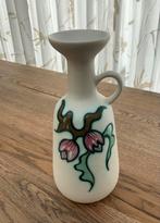 Vintage Flora Gouda Holland Vaas - 28cm, Gebruikt, Wit, Aardewerk of Porselein, Ophalen of Verzenden