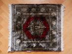 Mooi handgeknoopt rood beige tapijt oosters perzisch 60x63, Ophalen of Verzenden