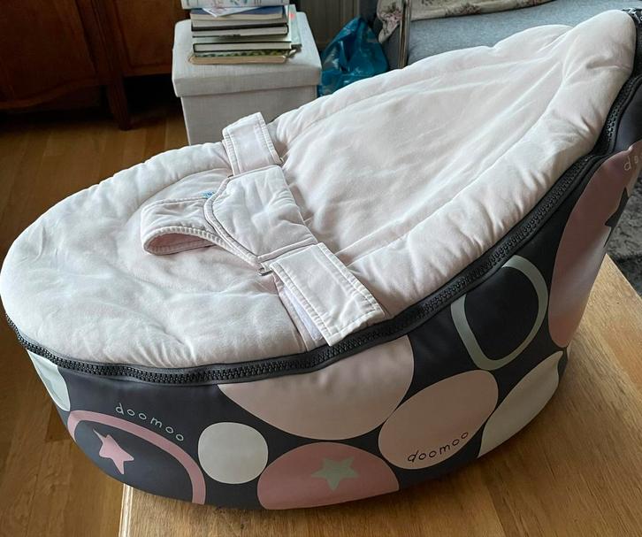 Babynest Doomoo in grijs/roze z.g.a.n., Kinderen en Baby's, Babywiegjes en Ledikanten, Zo goed als nieuw, Overige typen, Ophalen of Verzenden