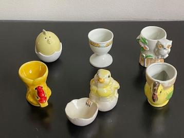 5 eierdoppen 1 zoutvaatje kuikens, uil, aardewerk, porselein beschikbaar voor biedingen