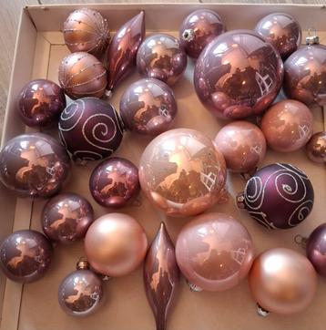 Paars roze glazen kerstballen beschikbaar voor biedingen