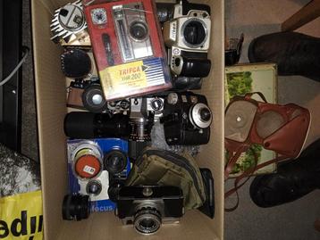 doos vol camera's Petri Canon SLR's, etc  beschikbaar voor biedingen