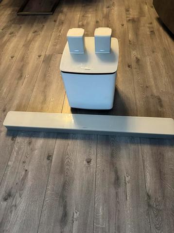 Complete set soundbar, bass en achterspeakers bose 700 beschikbaar voor biedingen