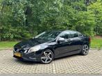 Volvo S60 1.6 T3 R-Design, Auto's, Navigatiesysteem, 4 cilinders, 150 pk, Zwart