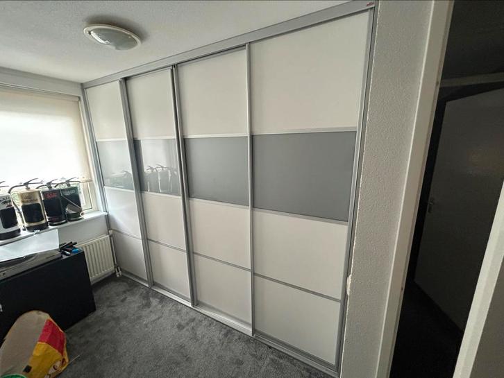 Inbouwkast met schuifdeuren. Elfa, Huis en Inrichting, Kasten | Kledingkasten, 200 cm of meer, 50 tot 75 cm, Ophalen