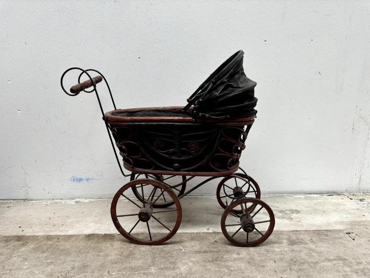 Antieke poppenwagen – decoratief & nostalgisch, Antiek en Kunst, Antiek | Speelgoed, Ophalen