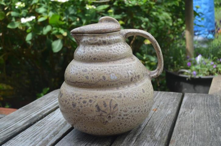 Schenkkan ontwerp Hildo Krop voor ESKAF, Antiek en Kunst, Antiek | Keramiek en Aardewerk, Ophalen of Verzenden