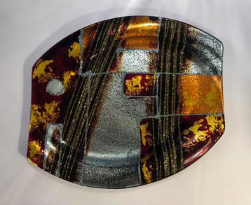 Glazen schaaltje met mooie warme kleuren beschikbaar voor biedingen