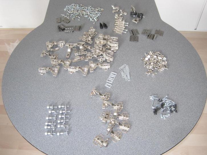 Hoeveelheid kast benodigdheden in één koop., Doe-het-zelf en Verbouw, Overige Doe-het-zelf en Verbouw, Zo goed als nieuw, Ophalen of Verzenden