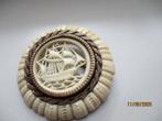 Bakelieten broche met koper rand en schip met zeilen 4.5 cm, Ophalen of Verzenden, Overige materialen, Broche