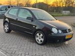 Volkswagen Polo 1.4-16V Highline uit 2003 Automaat, Auto's, Stof, Beige, Zwart, Origineel Nederlands