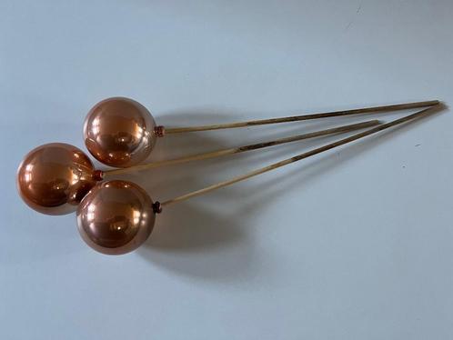 Drie bronskleurige ballen op een houten stok voor decoratie, Hobby en Vrije tijd, Knutselen, Gebruikt, Materiaal, Ophalen