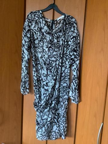 Mooie zwart/wit jurk/ blouse van Finery, 36/ 8(UK).