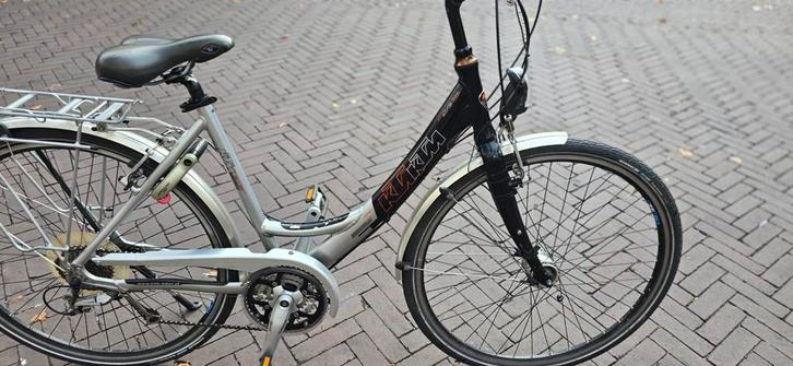Nette KTM Avento damesfiets
lichtgewicht fiets, Fietsen en Brommers, Fietsen | Dames | Sportfietsen en Toerfietsen, Zo goed als nieuw