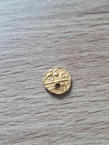 Antiek gouden munt beschikbaar voor biedingen