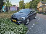 BMW 2-Serie Active Tourer 225xe 224pk Aut 2016 Grijs, Auto's, 136 pk, 4 cilinders, Alcantara, Zilver of Grijs