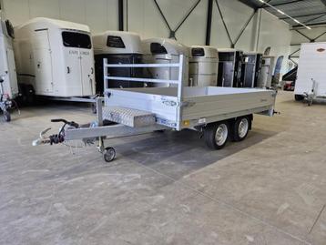 Saris plateau 306x170 5mnd oud met rijplaten. beschikbaar voor biedingen