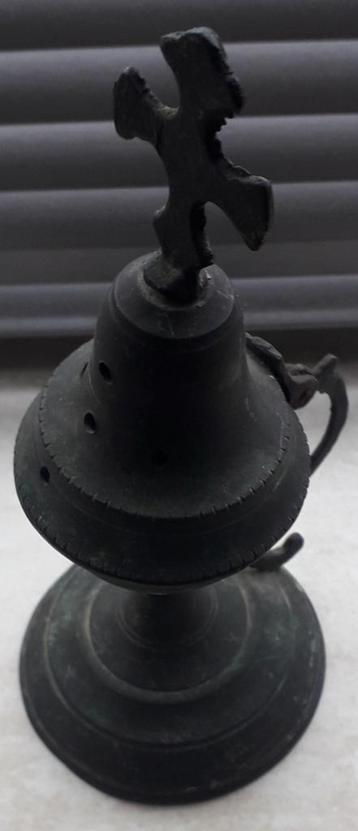 ANTIEKE WIEROOKBRANDER MET KRUISJE>OUD CIRCA 1900 beschikbaar voor biedingen