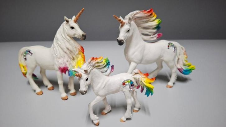 Schleich Regenboog Eenhoorn Familie, Kinderen en Baby's, Speelgoed | Poppen, Nieuw, Overige typen, Ophalen of Verzenden