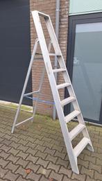 Solide Bordes trap / ladder 6 treden Sta hoogte 150cm, Ophalen, Zo goed als nieuw, Info@solide.com., Solide NV Senatorlaan 12 3201 Aarschot.