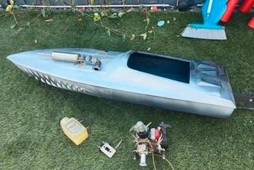 Radiografische rc Boot ( compleet ) moet snel weg !! beschikbaar voor biedingen