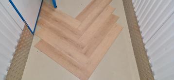Dry back eiken visgraat pvc vloer 154m2  beschikbaar voor biedingen