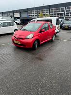 Toyota Aygo 1.0 12V Vvt-i 3DRS MMT 2007 Rood, Auto's, Voorwielaandrijving, 4 stoelen, 68 pk, Origineel Nederlands