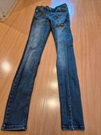 Blauwe jeans met gaten - xs32, Kleding | Dames, Spijkerbroeken en Jeans, Only, Blauw, Ophalen of Verzenden, W27 (confectie 34) of kleiner