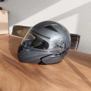 Motorhelm mt L beschikbaar voor biedingen