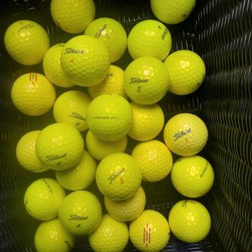 Gele Titleist Golfballen  beschikbaar voor biedingen