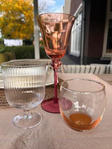 Glazen, gouden bestek TE HUUR:  coupe - wijn - water beschikbaar voor biedingen