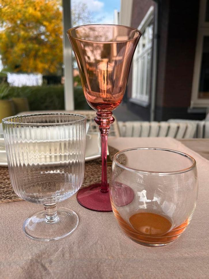 Glazen, gouden bestek TE HUUR:  coupe - wijn - water, Hobby en Vrije tijd, Feestartikelen | Verhuur, Zo goed als nieuw, Overige
