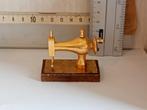 Naai machine pph, Verzamelen, Poppenhuizen en Toebehoren, Verzenden, Zo goed als nieuw, Poppenhuis