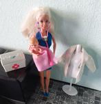 Kinderarts barbie 1966 met baby 1973,beiden Mattel, Kinderen en Baby's, Speelgoed | Poppen, Ophalen of Verzenden, Gebruikt, Barbie