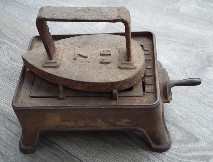 Om 1920 - 1940 Strijkbout Strijkijzer Strijk GAS Aansluiting, Antiek en Kunst, Antiek | Gereedschap en Instrumenten, Ophalen of Verzenden