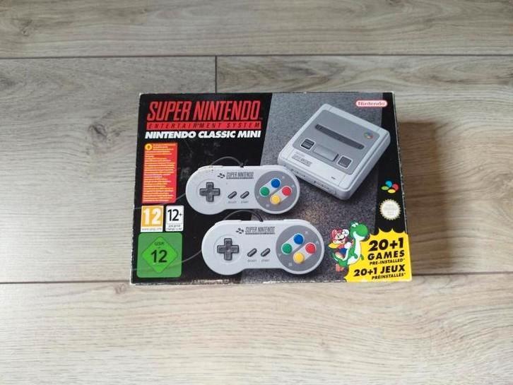 Super Nintendo classic mini, Spelcomputers en Games, Spelcomputers | Nintendo Super NES, Zo goed als nieuw, Met 2 controllers