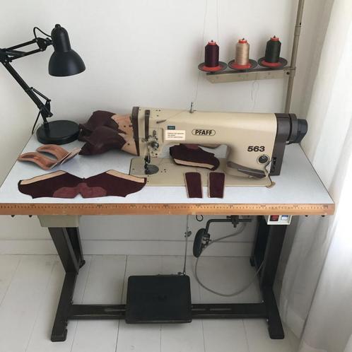 Pfaff 563 industriële leer naaimachine met stappenmotor, Hobby en Vrije tijd, Naaimachines en Toebehoren, Zo goed als nieuw, Naaimachine