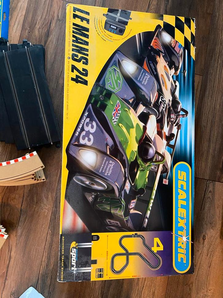 Racebaan met extra's en CD-ROM, Kinderen en Baby's, Speelgoed | Racebanen, Gebruikt, Racebaan, Elektrisch, Overige merken, Ophalen