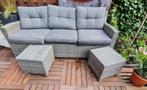 Wicker tuinbank met kussens en 2 krukken( 200 euro), Tuin en Terras, Tuinbanken, Wicker, Ophalen of Verzenden