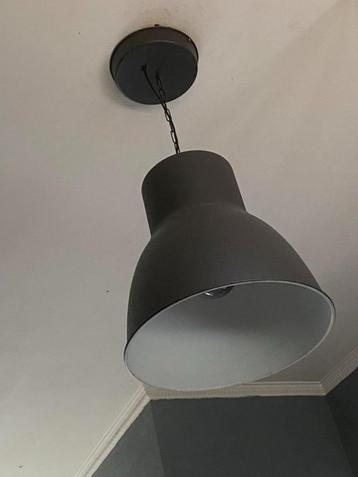 Grote bruine Hanglamp en 2 staande lampen (serie) z.g.a.n  beschikbaar voor biedingen