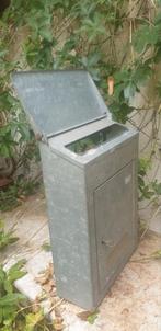 Oude Franse metalen brievenbus met sleutel, Antiek en Kunst, Curiosa en Brocante, Ophalen of Verzenden