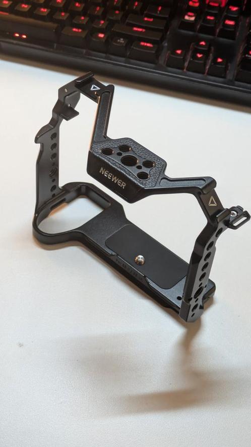 Neewer Camera Cage - Lumix S5 II / G9 II / S5 iix, Audio, Tv en Foto, Fotografie | Statieven en Balhoofden, Zo goed als nieuw