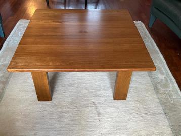 Massief houten salontafel – tijdloos design beschikbaar voor biedingen