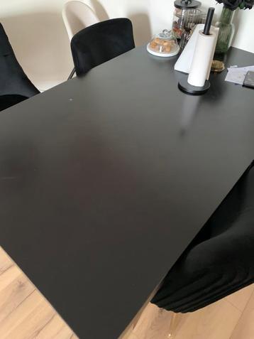 Mooie eettafel visgraat beschikbaar voor biedingen